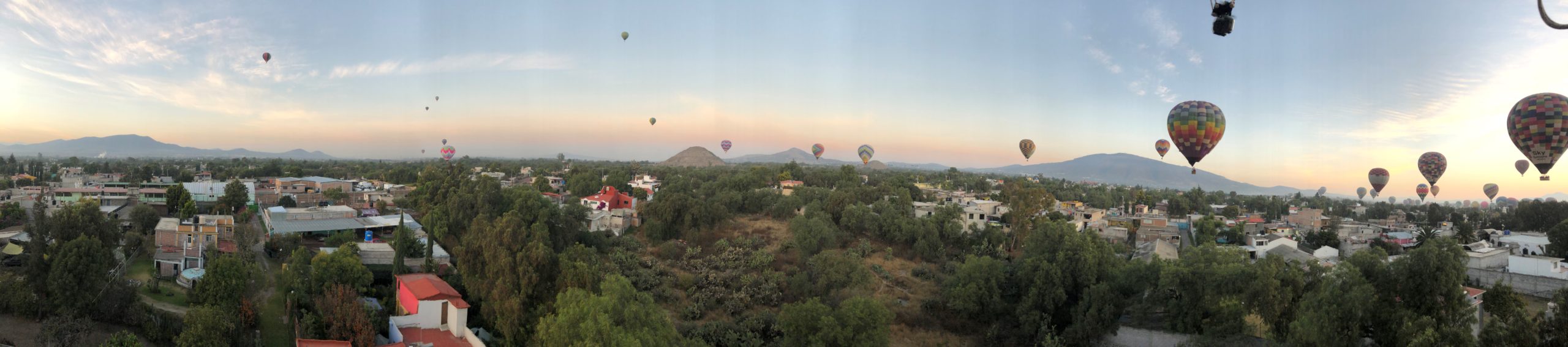 Baloon flight above above Teotihuacán