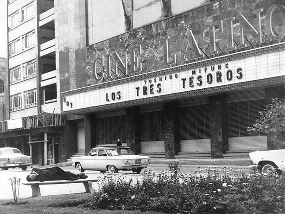 Around the 1950s: Paseo de la Reforma 296, the location of Cine Latino; currently a corporate building.