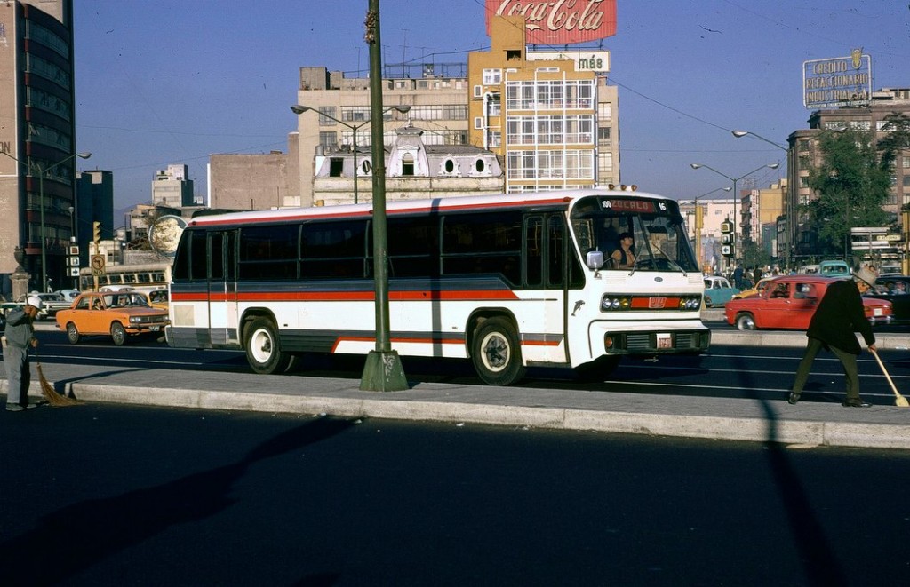 a public transportation bus known at the time as "los delfines" (the dolphins).