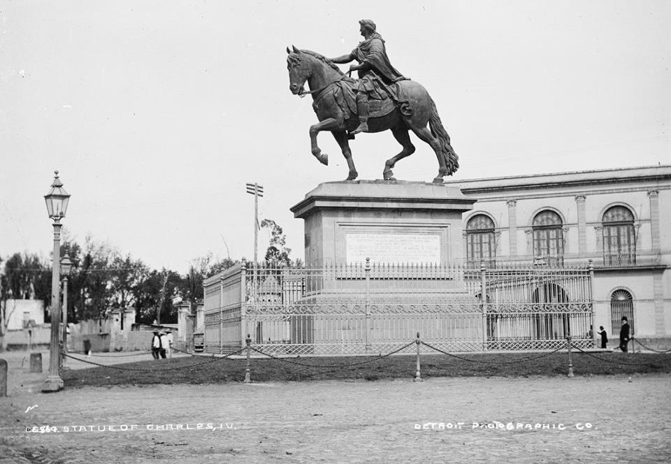 Ca. 1880: Intersection of Reforma, Juárez, and Bucareli, when the equestrian statue of Carlos IV ("el Caballito") was located there.