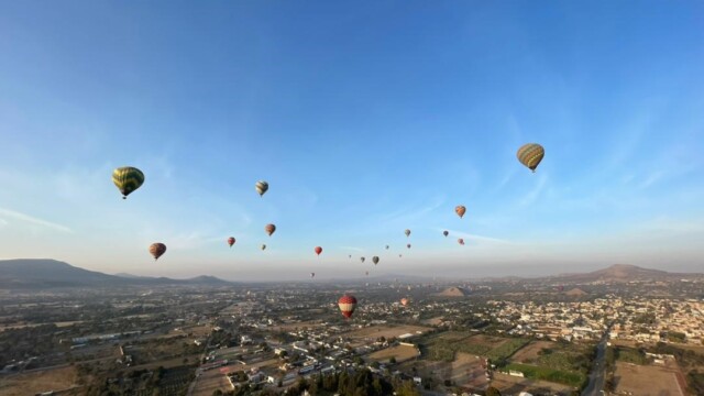 Baloon flight above above Teotihuacán